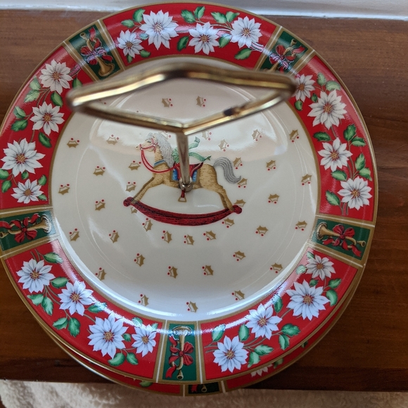 Charlton Hall Holiday Two Tier Cake Server in Original Box - Picture 3 of 4